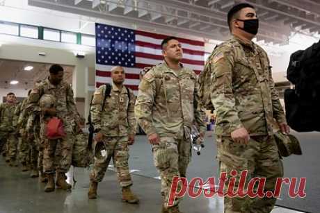 CША предрекли исчезновение с карты из-за неожиданной проблемы. Перед США возникла экзистенциальная угроза из-за катастрофического недобора в армию. О такой неожиданной проблеме заявила обозреватель 19Fortyfive, эксперт в сфере оборонной стратегии Маккензи Иглен. В этой связи она предрекла США в своем материале исчезновение с карты мира.