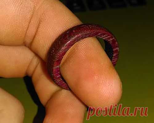 Как сделать деревянное кольцо на палец при помощи дрели | Своими руками