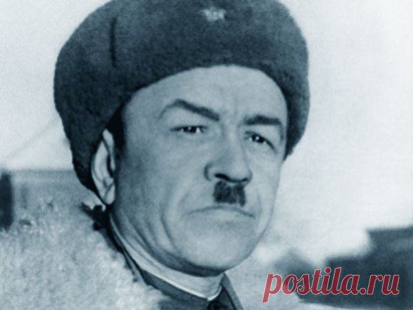 Одной из отличительных черт вождя нацистской Германии Адольфа Гитлера были усы. Эта "щеточка", как называли её цирюльники, как и зачес челки в левую сторону, стали своеобразным "брендом" главного врага Советского Союза.