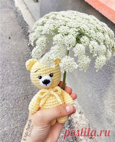 Маленький мишка крючком 
АВТОР: AMIGUROOM · 
Милые мишки амигуруми связаны из хлопковой пряжи, размер игрушки 10-11 см. Автор игрушки и фото — Bi’kutu Oyuncak
Пряжа: Kartopu BABY COTTON 
Крючок: 2.5 мм
Показать полностью…