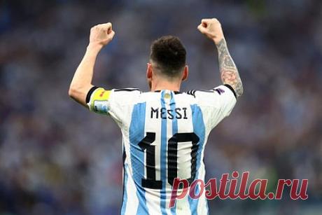 Первая учительница Месси обратилась к футболисту перед финалом ЧМ-2022. Первая учительница капитана сборной Аргентины по футболу Лионеля Месси Моника Домина обратилась к игроку перед финальным матчем чемпионата мира 2022 года. Домина заявила, что благодарна богу за подаренную ей возможность научить Месси писать и читать. «Никогда не меняйся. Ты замечательный человек», — написала она.