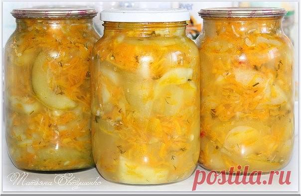 Салат острый из цуккини с морковкой на зиму
=====================================
• цуккини — 3 кг
• морковь — 600 г
• сахар — 4-5 ст. ложки
• растительное масло — 150 мл
• уксус — 150 мл
• соль — 2-2,5 ст. ложки
• укроп — 1 пучок
• чеснок — по вкусу
• Перец чёрный молотый – по вкусу
• Перец острый, стручковый не большой – 1 шт.

Способ приготовления
Цуккини тщательно помыть и обрезать хвостики. Порезать каждый вдоль на тонкие полосочки. Затем каждую разрезать пополам. Мор...