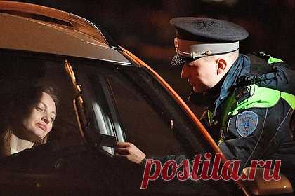 В России начнут наказывать за вождение после приема ряда лекарств. В России вождение автомобиля после приема ряда лекарств, которые ухудшают внимание и реакцию, станет наказуемым. Соответствующий законопроект поддержала комиссия Правительства по законопроектной деятельности. Об этом пишут «Ведомости». Соответствующее предложение подготовил глава МВД Владимир Колокольцев.