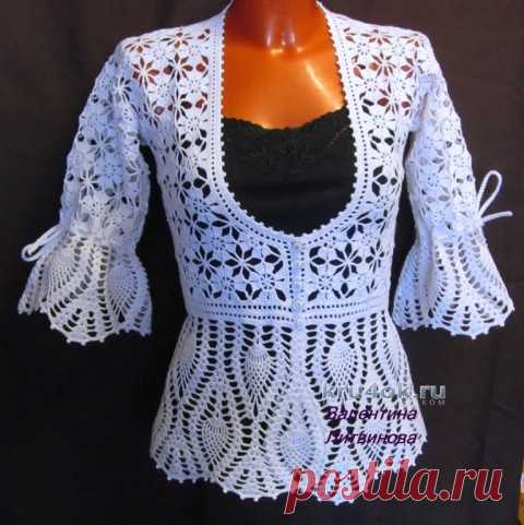 Очаровательный летний жакет — работа Валентины Литвиновой. Схемы 
«Жакет летний». Красивый, нарядный летний жакет связан крючком №1,0. Верх связан из квадратных мотивов. Баска связана рисунком «Ананас». Пряжа 100% хлопок (100 г — 800 м). Расход пряжи 350 г.

Схема …