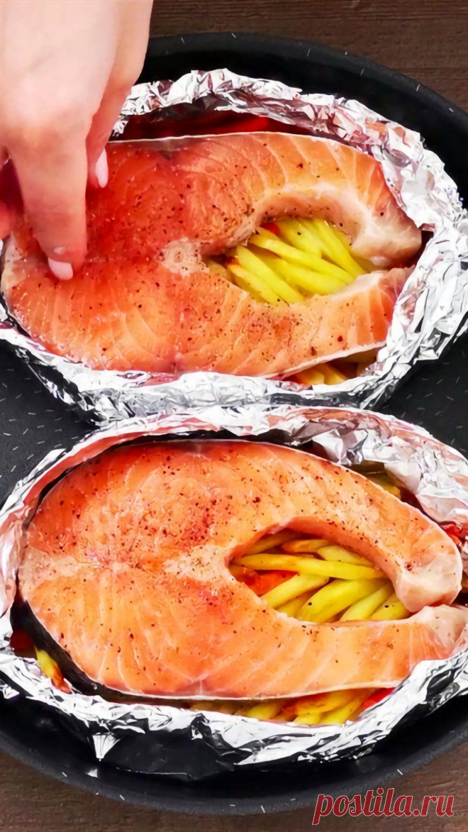 Запеченная красная рыба в фольге с картофелем: сочно, вкусно и просто, рецепт на любой случай | MEREL KITCHEN | Пульс Mail.ru Запеченная 