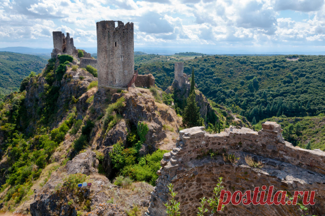 pays-cathare-chateau-de-lastours.jpg (1280×850)