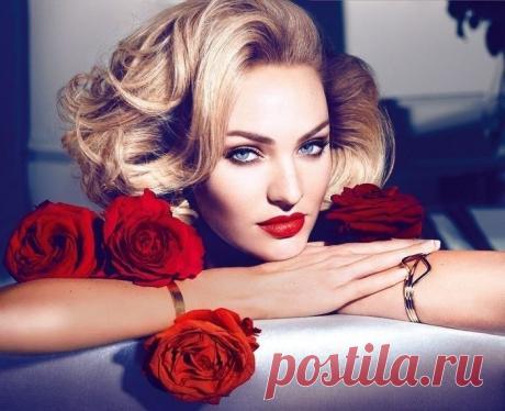 АХ,ЖЕНЩИНА...

Она была простой и непонятной...
Соединив в себе все времена погоды.
Слегка холодной,тёплой и приятной,
Ах,женщина...четыре время года...

Огнём пылает сердце в зимний вечер,
И тает,тает льдинка у виска.
И в ожиданьи долгожданной встречи,
Бушует в сердце не пришедшая весна.

И молнии глаза её метают,
Весной...грозою в майский день.
Но...будет лето...сердце это знает,
Уйдут и молния,и в сердце тень...

И руки нежные согреют жарко-жарко,
И словно солнышко...пр...