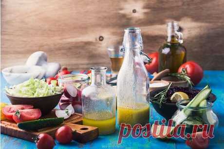 Лето со вкусом: готовим заправки для легких салатов