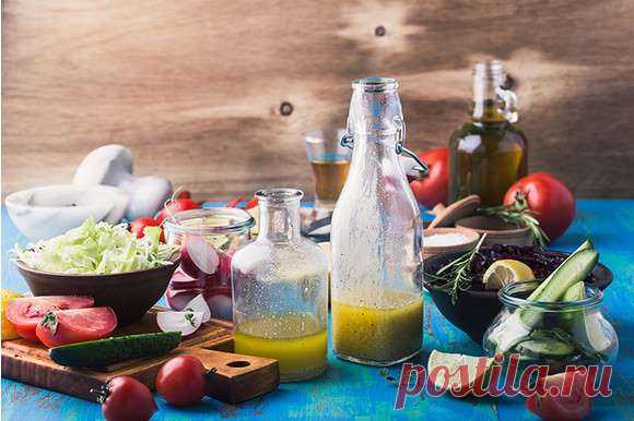 Лето со вкусом: готовим заправки для легких салатов