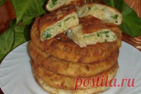 Сырные лепешки на кефире с зеленым луком, рецепт — Вкусо.ру