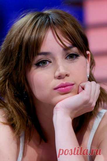 Ана де Армас на телепередаче El Hormiguero, 15 мая 2014 года.