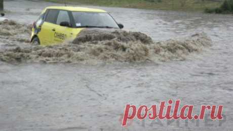 Повінь дісталась Одеси. На вулицях вода сягає півметра