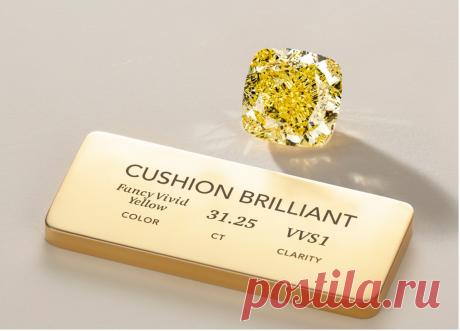 АЛРОСА продаст с аукциона желтый бриллиант весом более 30 карат. Алмазодобывающая компания АЛРОСА проведет аукцион цветных и особо крупных бриллиантов, одним из главных лотов которого станет «королевский» желтый бриллиант весом более 30 карат со стартовой ценой $3,1 млн (почти 300 млн руб.