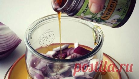 Народное средство от болезней легких, которым лечили наши бабушки 

Очень много людей страдает заболеваниями дыхательных путей. Наиболее распространенными недугами являются астма, бронхит и различные виды кашля. Причинами этих болезней могут быть инфекции, аллергия или курение. Еще нашим бабушкам было известно лекарство, которое может избавить от этих недугов и сегодня мы предлагаем тебе рецепт его приготовления. 

Ингредиенты: 

1/2 кг красного / фиолетового лука; 
1/2 кг...