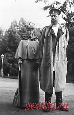 Maria Feodorovna and Alexander III, parents of Nicholas II. Interesting to see them both, did not know how they looked like together / J.H. сохранил(а) Пин на доску «The Romanovs ~ 1613-1918».