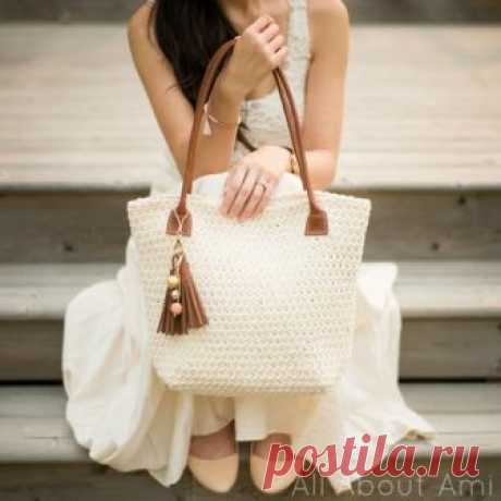 Star Stitch Purse - All About Ami Crochet this beautifully textured purse using the gorgeous star stitch! This purse has a flat bottom and has both crochet and leather handle options! It is a chic and sturdy way to carry your essentials!