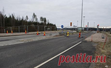 «Фонтанка» узнала, как организована доставка мигрантов на финскую границу. Финляндия ранее закрыла четыре КПП на границе с Россией на фоне наплыва мигрантов. Многих из них за плату довозят к границе контрабандисты, которые затем продают им велосипеды и направляют в сторону КПП