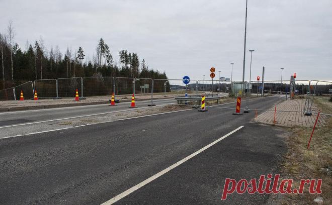 «Фонтанка» узнала, как организована доставка мигрантов на финскую границу. Финляндия ранее закрыла четыре КПП на границе с Россией на фоне наплыва мигрантов. Многих из них за плату довозят к границе контрабандисты, которые затем продают им велосипеды и направляют в сторону КПП