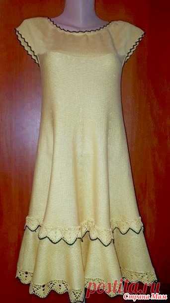 Задумала топ-получилось платье! Здравствуйте девочки! Вот закончила очередную работу. Нравятся мне летом яркие вещи, а тут бобинка Курского акрила давно лежит, цвет -банан. Решила связать себе топ поперечным вязанием.