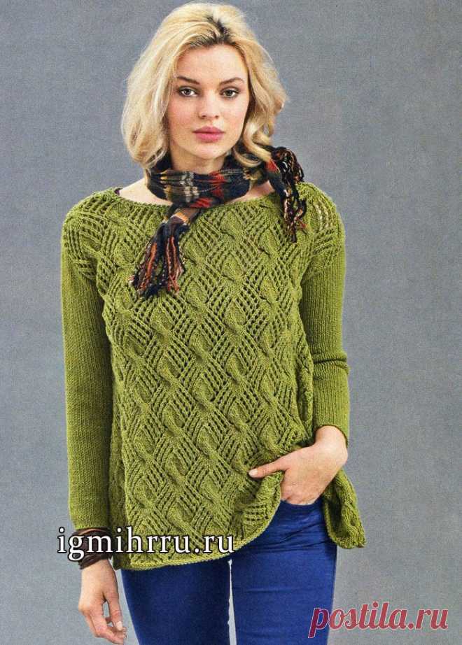 Пуловер цвета мха с А-силуэтом и выразительным ажурным узор с косами. Вязание спицами