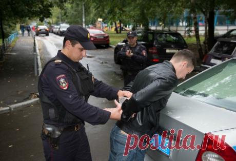 Чего нельзя делать при задержании полицией? Сегодня мы поговорим о правилах поведения при задержании правоохранительными органами. Итак, не раз мы сталкивались с такой ситуацией ...