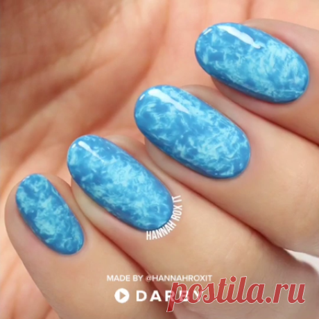How to marble your nails for a cool manicure effect #darbysmart #beautytips #beautyhacks #beautytricks #beautytutorial #beauty #nailpolish #nailart #naildiy #naildesign #nailtutorial