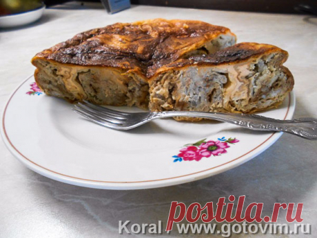 Мясной рулет из лаваша в мультиварке. Рецепт с фото Мясной рулет из лаваша - это очень быстрый и легкий в приготовлении рулет-пирог из готового тонкого армянского лаваша, который можно запечь в мультиварке. Такой рулет можно брать с собой на работу в качестве перекуса, а на пикник, он хорош как горячий, так и холодный. В фарш для мясной начинки можно добавить грибы и другие наполнители. Большой плюс  мультиварки -  в жару печет, а ничего не нагревается. Этот рулет можно печь и в духовке.
