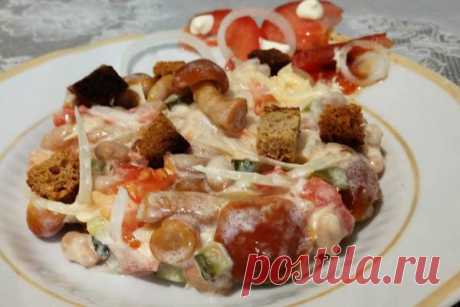 Салат с маринованными опятами фасолью и сухариками рецепт Салат с маринованными опятами можно приготовить с сухариками и фасолью. Это простой и легкий рецепт, который придется по вкусу всей семье. Блюдо не составит труда приготовить в обыденный день и подать к обеду или ужину. Можно сделать закуску и на застолье. Сытный и питательный салат порадует любителей пикантных и выразительных лакомств. А сейчас, пришло время рассмотреть, как приготовить салат с маринованными опятам...