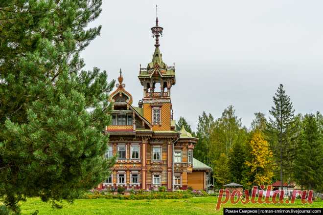 Терем в Асташово - жемчужина русского деревянного зодчества 19 века ныне восстановленный энтузиастом -москвичом Он был построен в глухих непроходимых лесах Чухломского уезда Костромской области бывшим крепостным крестьянином, мастером-краснодеревщиком Мартьяном Сазоновым и преподнесен им в качестве свадебного подарка молодой жене Елизавете