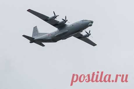 Приготовившийся к аварийной посадке самолет Ан-12 благополучно приземлился. Приготовившийся к аварийной посадке транспортный самолет Ан-12 благополучно сел на аэродроме совместного базирования «Хурба» в Комсомольске-на-Амуре в Хабаровском крае. Отмечается, что все восемь человек, находившиеся на борту, при приземлении летательного аппарата не пострадали.