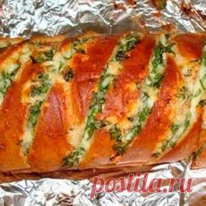 БАТОН ЗАПЕЧЕННЫЙ С СЫРОМ И ЧЕСНОКОМ