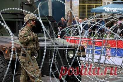 Сербы вышли на протест на севере Косово из-за ареста местного жителя. Сотни сербов вновь вышли на протесты на севере Косово из-за ареста местного жителя полицейскими, подконтрольным властям самопровозглашенной республики. Большое количество людей собралось на мосту с северной стороны Митровицы. Полиция арестовала тренера клуба по кикбоксингу Милана Миленковича.
