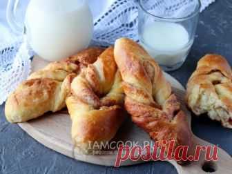 Булочки с корицей на кефире — рецепт с фото Мягкие и очень вкусные булочки с корицей, замешанные на кефире.