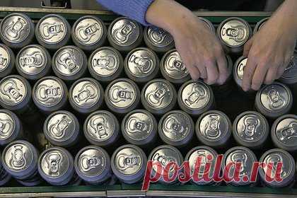 В России импортозаместили алюминиевые банки. Директор департамента международной кооперации и лицензирования внешней торговли Минпромторга Роман Чекушов заявил, что в России за прошедший год удалось полностью импортозаместить производство алюминиевых банок. Он отметил, что еще в начале 2022 года 70 процентов этого товара в России было американского производства.