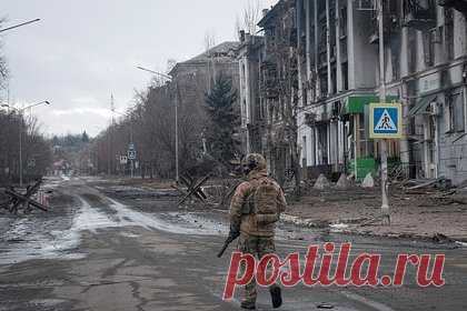В ДНР заявили о неспособности Киева контратаковать в районе Артемовска. У Киева в настоящий момент нет сил для контрудара в районе Артемовска. Об этом заявил советник врио главы Донецкой народной республики (ДНР) Ян Гагин. По его словам, сообщения о передислокации в район Артемовска национальных батальонов — это, скорее всего, попытка создания заградотрядов.