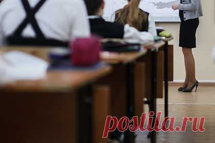 Российская учительница обратилась к ученику фразой «урода кусок» из-за ошибки. В Старом Осколе учительница частной школы иностранных языков Just English оскорбила ученика несколько раз фразой «урода кусок» из-за сделанной им ошибки. В сети появилась видео, на котором слышно, как педагог кричит на ученика. Ей не понравилось, что учащийся не освоил пройденную тему по английскому языку.