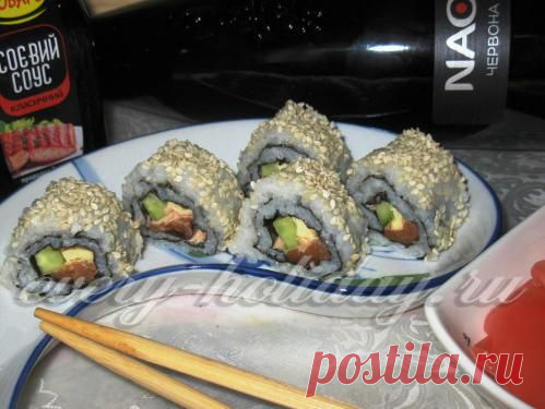 Роллы с красной рыбой, кунжутом и омлетом: рецепт