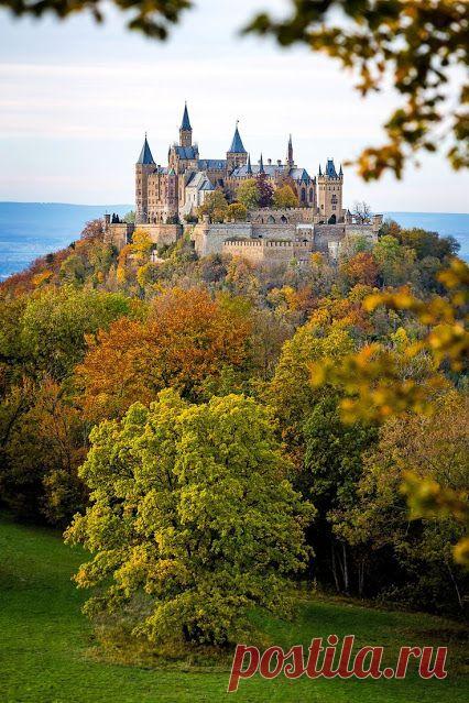 Замок Гогенцоллерн (нем. Burg Hohenzollern) — старинный замок-крепость в Баден-Вюртемберге в 50 км южнее Штутгарта, Германия.