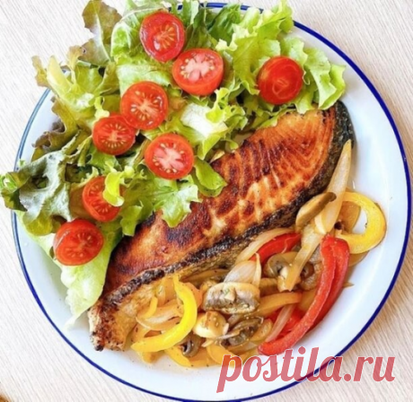 Подборка ужинов 

Вкусные тарелочки для вашего ужина.

Блюда в процессе похудения могут быть очень аппетитными

1. Рубленные куриные котлеты с мексиканской смесью и брокколи.

2. Корюшка жареная с овощным салатом.

3. Курино-творожные котлеты с овощным рагу.

4. Рыба сом на гриле с овощами рагу и свежими овощами.

5. Запеченное куриное филе с салатом.