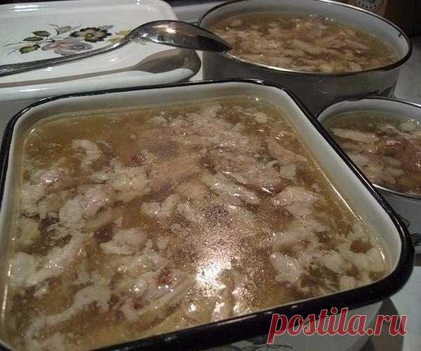 Как правильно приготовить вкусный холодец... 
Основные правила приготовления хорошего холодца 
Для того чтобы приготовить прозрачный холодец, необходимо помнить 
несколько простых правил, придерживаясь которых можно будет без труда 
сотворить этот кулинарный шедевр. 

Правило 1. Выбор основного ингредиента – мяса. 
Готовить холодец можно из любого мяса (из курицы, из свинины, из 
говядины, из свиных ножек и т.д.), самое главное, правильно выбрать 
основной продукт. 

Покуп...