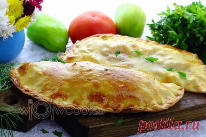 Закрытая пицца кальцоне, рецепт с фото Пицца — неимоверно вкусная и сытная выпечка, которая нравится всем без исключения. Закрытая пицца кальцоне — один из множества видов пиццы. Готовится она в форме полумесяца и по внешнему виду больше напоминает пирог...