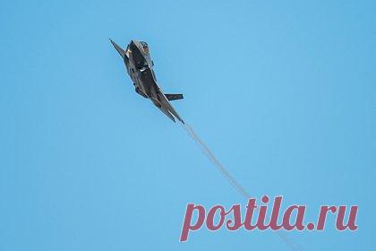 Греции предложили компенсировать отправку оружия на Украину. Греции предложили отправить вооружение на Украину в обмен на компенсацию со стороны США. По словам американского госсекретаря Энтони Блинкена, если европейская страна поделится оружием, Вашингтон рассмотрит возможность выделить Афинам 200 миллионов долларов и в дальнейшем продать им самолеты F-35.