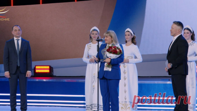 Жительница Ханты-Мансийска стала победителем премии "Служение". Руководитель "Ресурсного центра города Ханты-Мансийска" Кристина Филиппенко с проектом "В единстве наша сила" стала победителем премии "Служение" в номинации "Защита Отечества — общее дело", ...