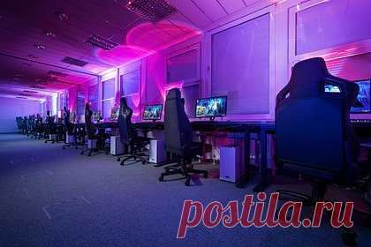 В Москве пройдут турниры по CS:GO и Dota2. 26 и 27 августа на Московском урбанистическом форуме в Гостином Дворе пройдут масштабные кибертурниры по таким играм, как CS:GO, Dota2, Valorant и Fortnite. Гостей форума познакомят с кибердисциплинами, проведут для них короткие мастер-классы и предоставят доступ к компьютерам, сообщили в пресс-службе Мосурбанфорума.
