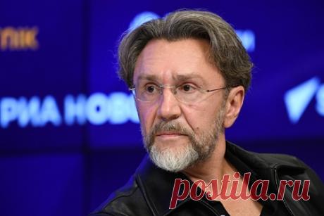 Шнуров высказался о планах дать концерты «Ленинграда» в Донбассе. Российский музыкант и лидер группы «Ленинград» Сергей Шнуров ответил на вопрос о планируемых благотворительных концертах в Донбассе. Артист не исключил возможность выступления на территориях ДНР и ЛНР. Он также предложил и другие площадки для концертов — Кипр, Китай и Африку.