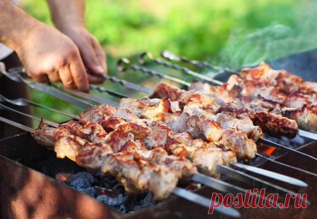 Классический рецепт армянского шашлыка.
Данный рецепт порекомендовал мне повар из армянского ресторана, с его слов это самый правильный шашлык.