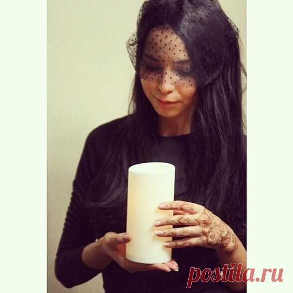 Элюшка задумалась