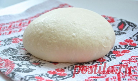 Она накрыла тарелки тестом и отправила в духовку. Удобно и обалденно вкусно!