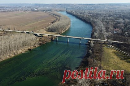 В Приднестровье нашли обломки ракеты. У приднестровского села Гыска нашли обломки ракеты. Об этом сообщил сопредседатель Объединенной контрольной комиссии (ОКК) от непризнанной Приднестровской молдавской республики (ПМР) Олег Беляков. Правоохранительные органы Приднестровья проинформировали, что в населенном пункте были обнаружены взрывоопасные предметы.