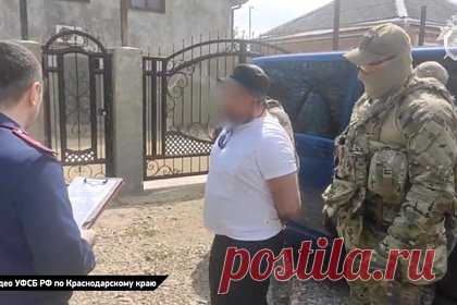 ФСБ задержала организатора запрещенной в России ячейки АУЕ. В Краснодарском крае задержали 38-летнего организатора ячейки АУЕ (движение признано экстремистским и запрещено на территории России). Мужчина создал ячейку экстремистской организации и привлек в ее состав семерых осужденных, возложив на каждого из участников ячейки обязанности, выстроив иерархию подчинения.